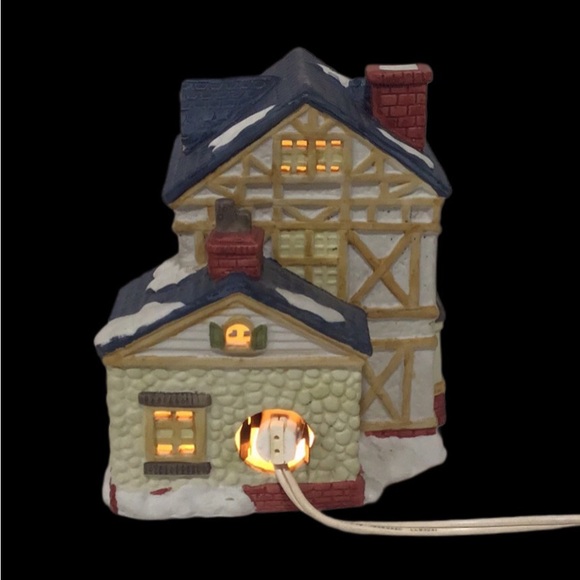 LEMAX Dickensvale Collectibles Porcelain Lighted Christmas Village House - Picture 5 of 11